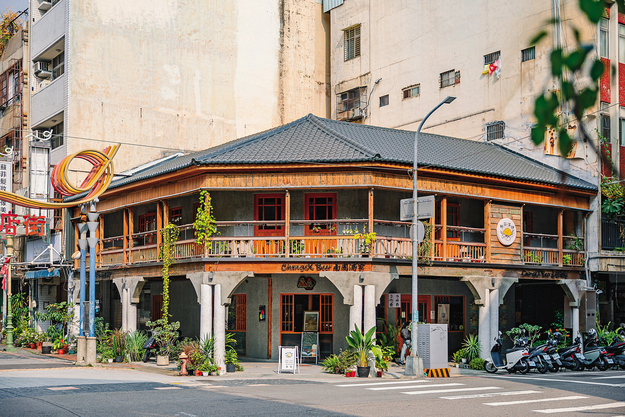 「ChangeX Beer南園酒家」早期是台中著名大酒家，日治時期曾是專賣西洋料理的精養軒。