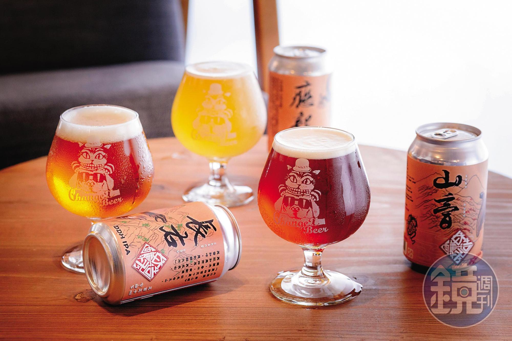 店內可喝到「妖怪啤酒」的雙重冷泡酒花「長右」(左起)、茉莉花比利時小麥「應龍」與春紅茶「山膏」等啤酒。(皆200元/杯、330ml)