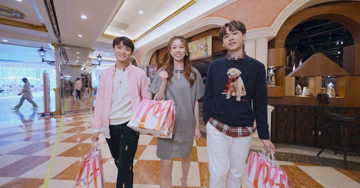 《原子少年》金星Nelson、Ozone祖安被直擊和Youtube節目《中學頭條》的雅萱一起逛板橋大遠百，週年慶優惠讓三人滿載而歸。