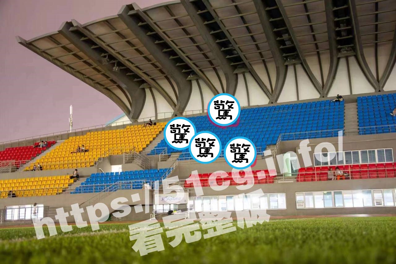 誇張！疫情解封全校大解放，操場滿滿「多人運動」集體活春宮。（翻自《51吃瓜網》）