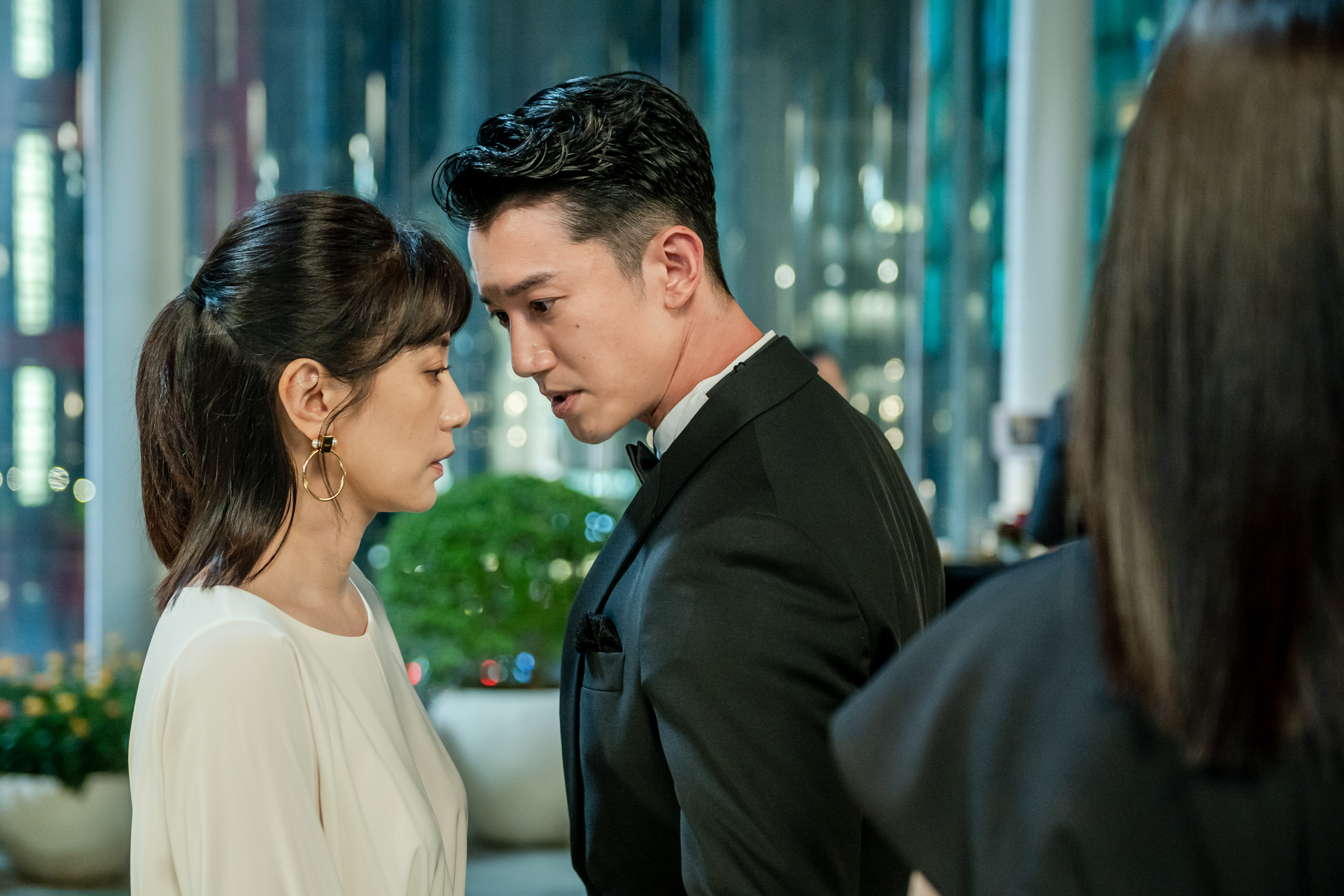 賈靜雯、吳慷仁劇中飾演夫妻。（Netflix 提供） 