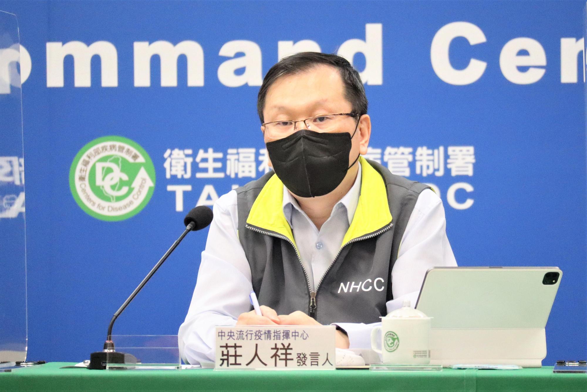 莊人祥說明疫苗施打情況。（指揮中心提供）