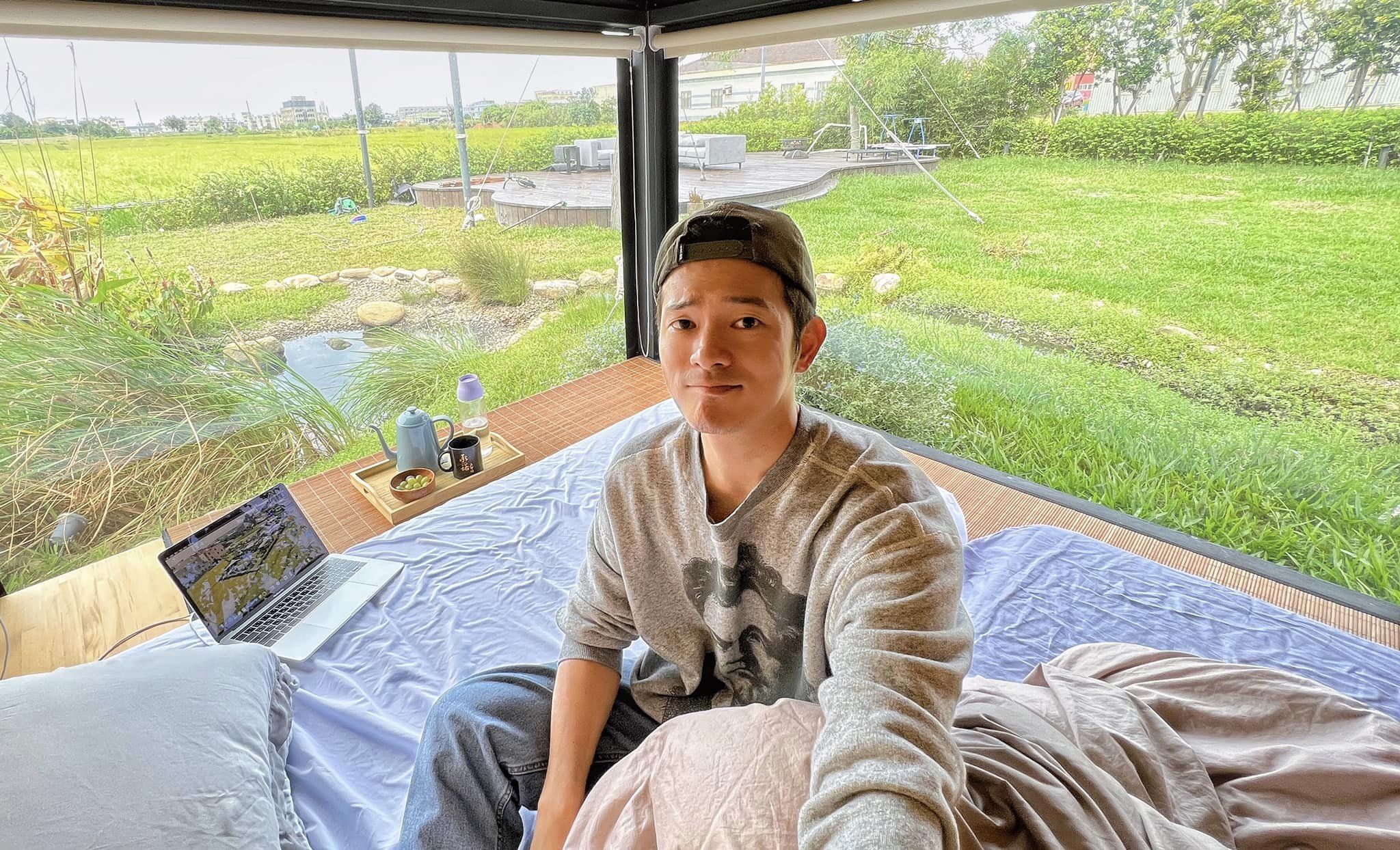 宥勝確診隔離的地方有一片綠意盎然的風景。（翻攝自宥勝之旅臉書）