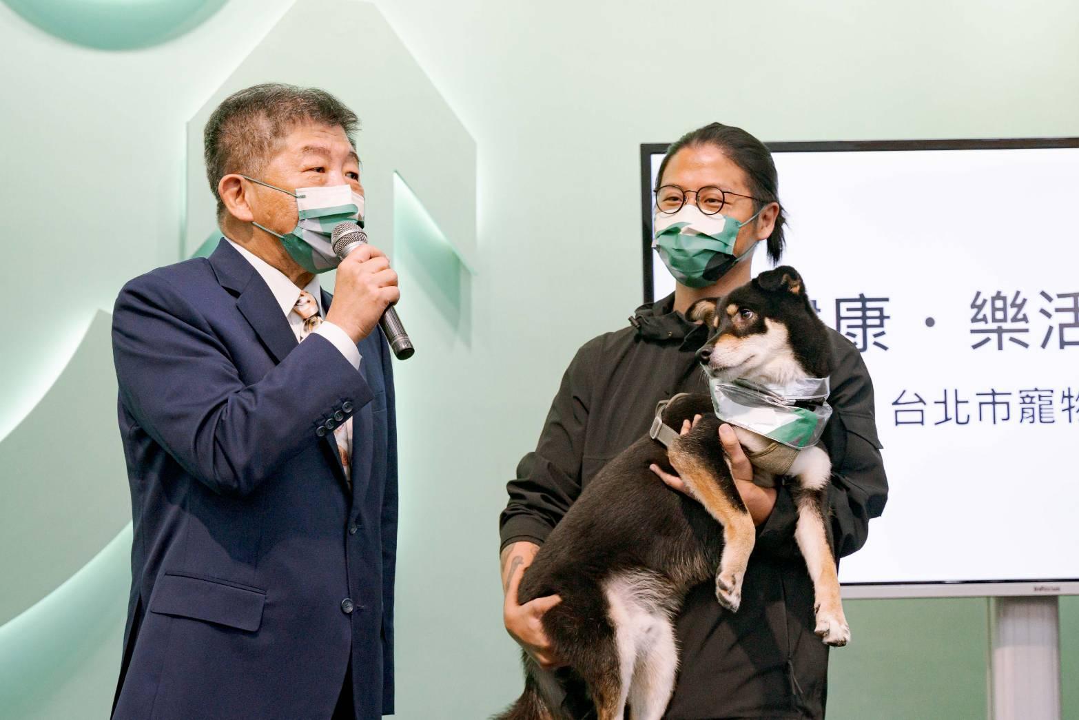 陳時中今舉辦寵物政策發表記者會,被問及發言爭議,他強調某些基本價值不會因為場合而改變。(陳時中競辦提供)