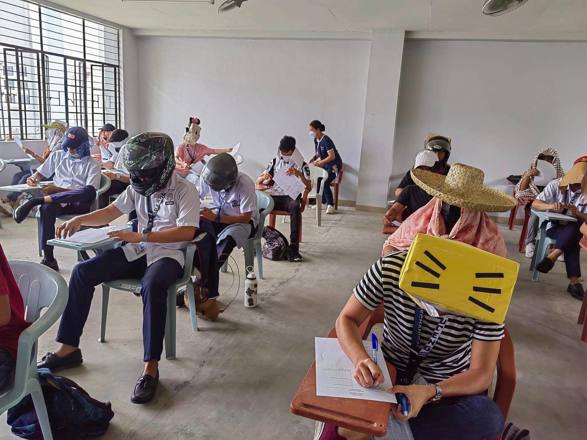 菲律賓一所大學的老師為了防止作弊,請學生們自由發想「防作弊」的帽子,引發熱議。(翻攝自Mandane-Ortiz R Mary Joy臉書)