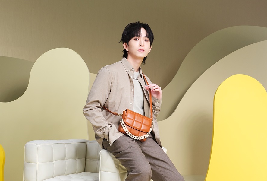 邱鋒澤成時尚女包代言人。（S'AIME「東京企劃」 提供）