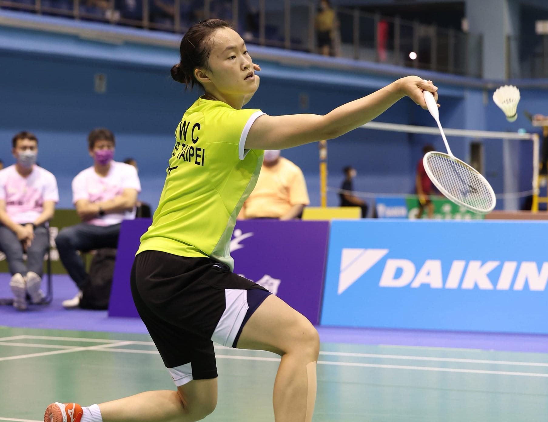 許玟琪在16強賽中對上中國好手何冰嬌。（翻攝自Mizuno Badminton Taiwan）