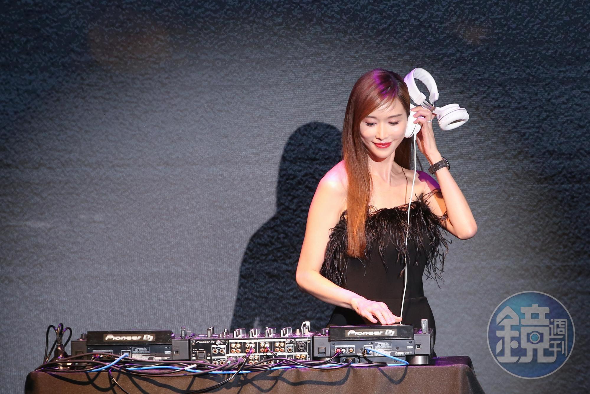 林志玲為浪琴表晚宴客串當DJ,希望這段不專業表演能賓主盡歡。