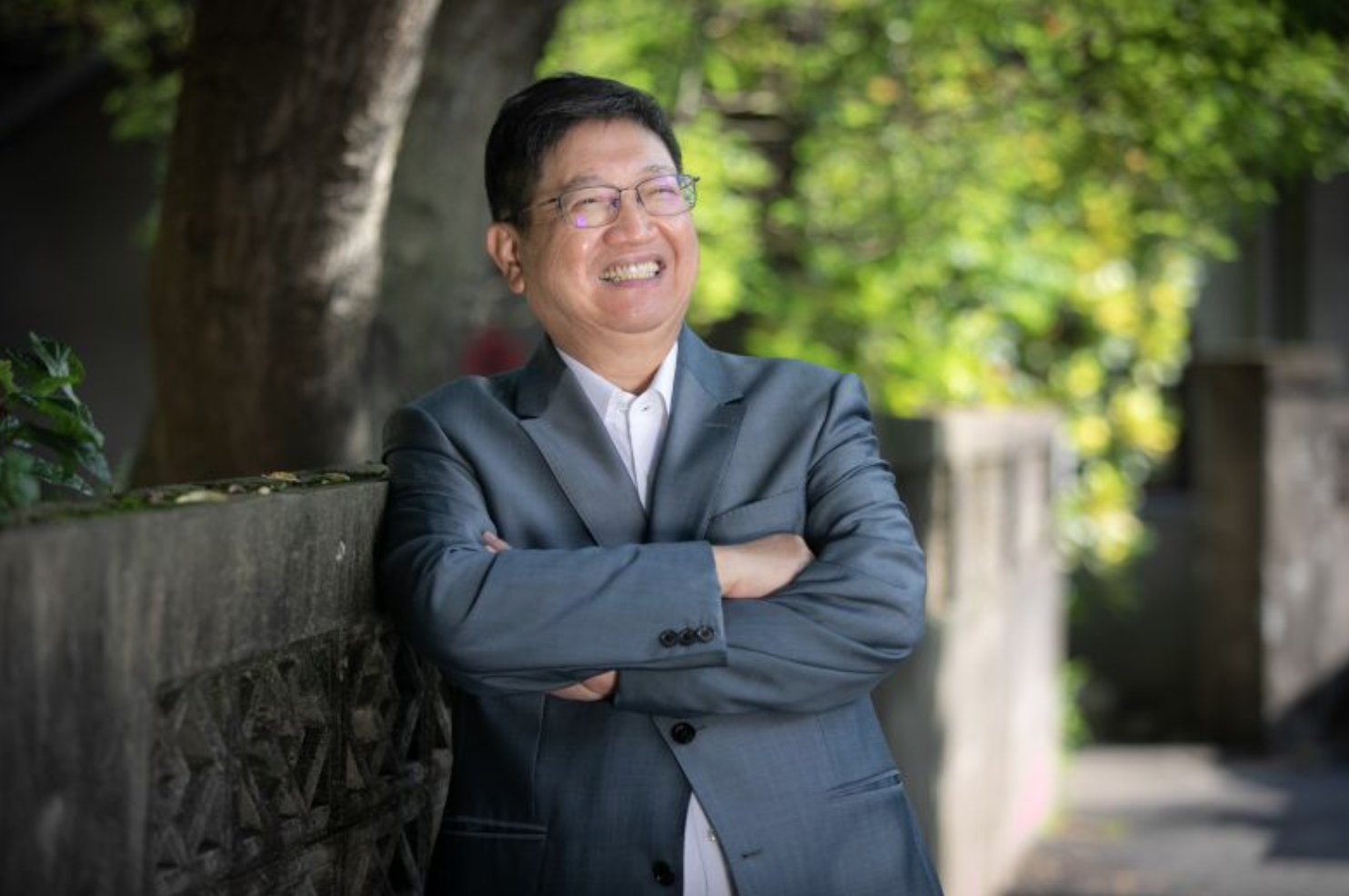 新竹縣長楊文科被媒體評選為非六都縣市「減債王」、最不倚靠中央而自籌財源的「賺錢王」，以及財政部評連續4年評比為非六都縣市「招商王」。（新竹縣政府提供）