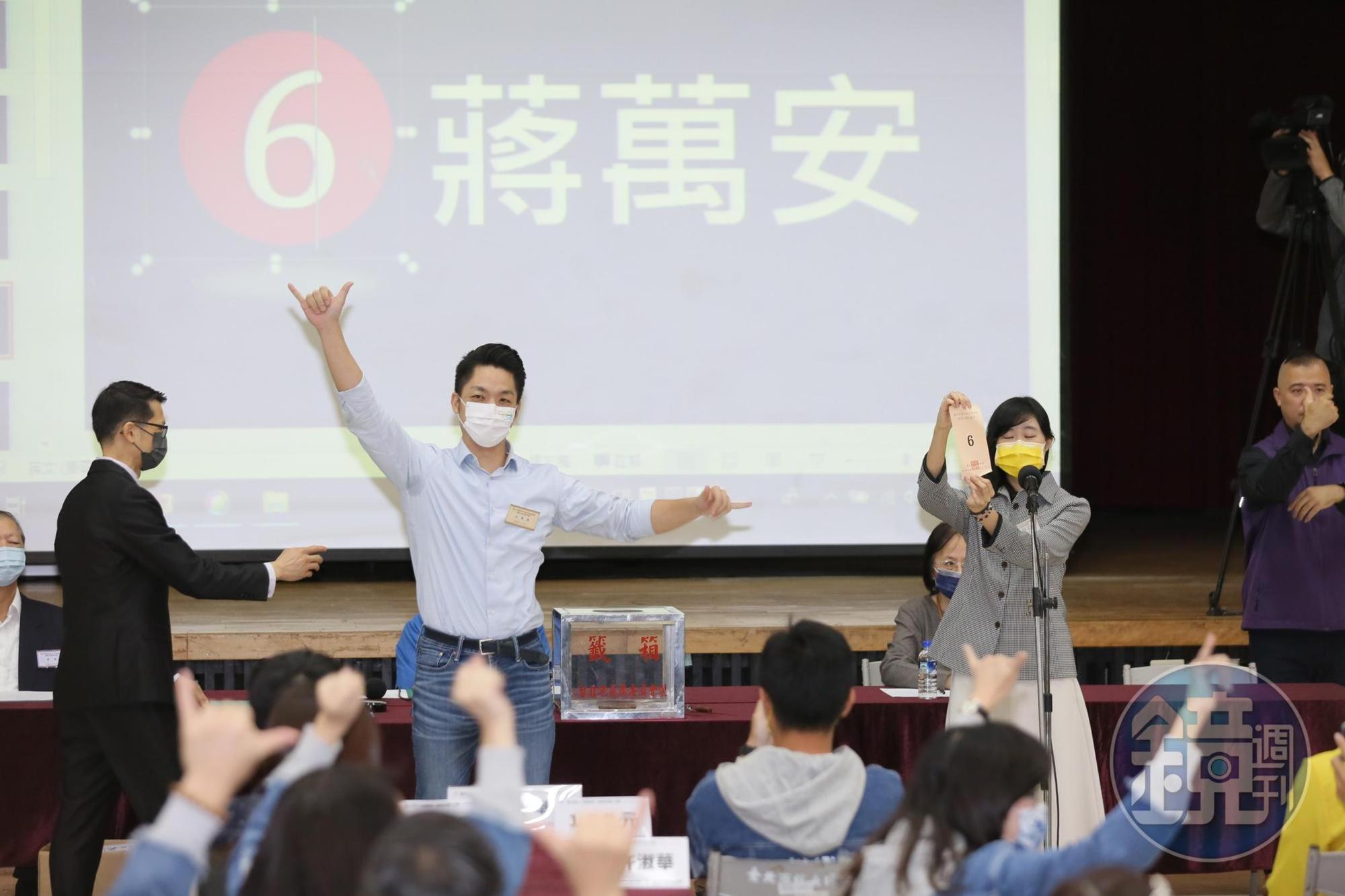 國民黨籍蔣萬安抽到6號。
