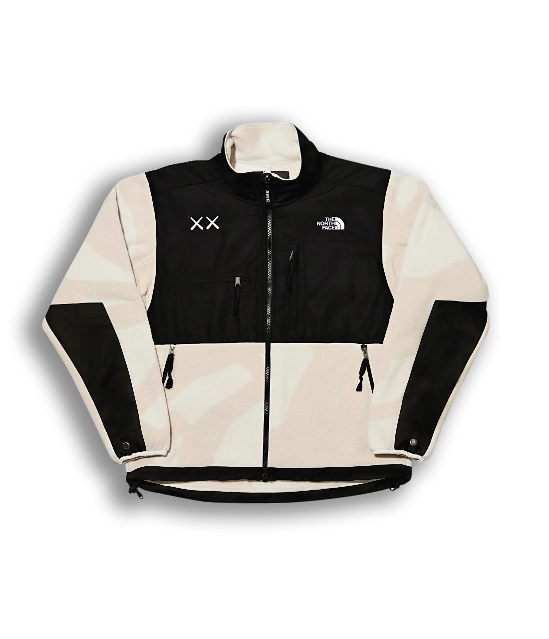  The North Face XX KAWS抓絨外套，NT$11,880。（The North Face提供）