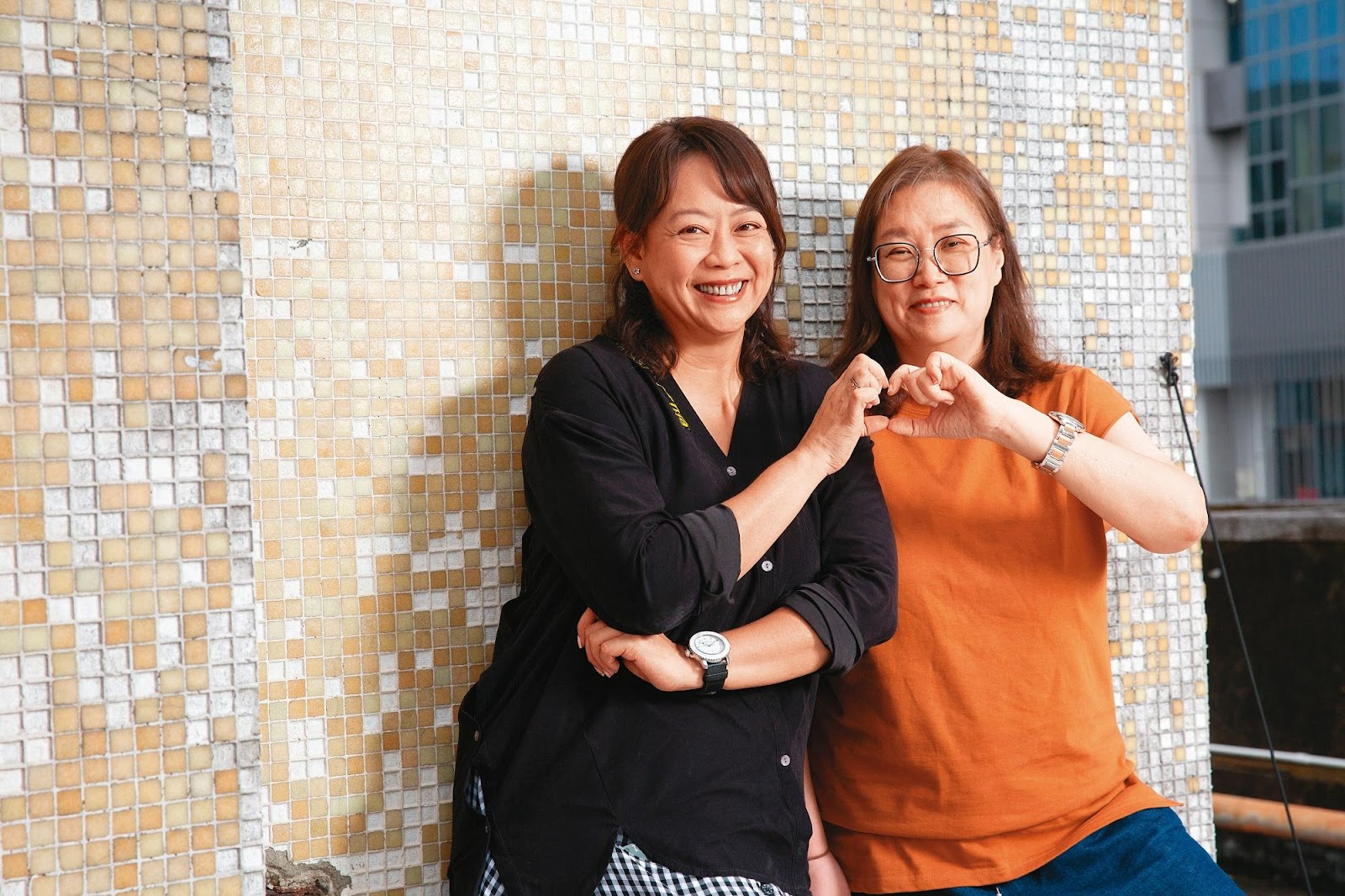 監製暨共同編劇蔡妃喬(左)與製作人潘心慧(右),繼WBL後再為女性觀眾打造純愛劇作。