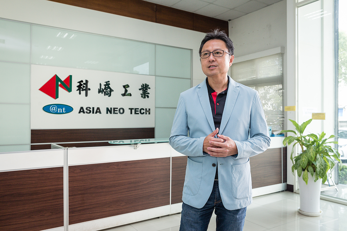 吳明致說創業時，職業為命理師的父親幫公司取名「科嶠」，隱含要做到業界最頂尖之意。
