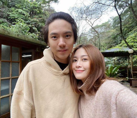 拿鐵（左）和陳佩佩（右）的7年婚姻起了變化。（翻攝自陳佩佩IG）