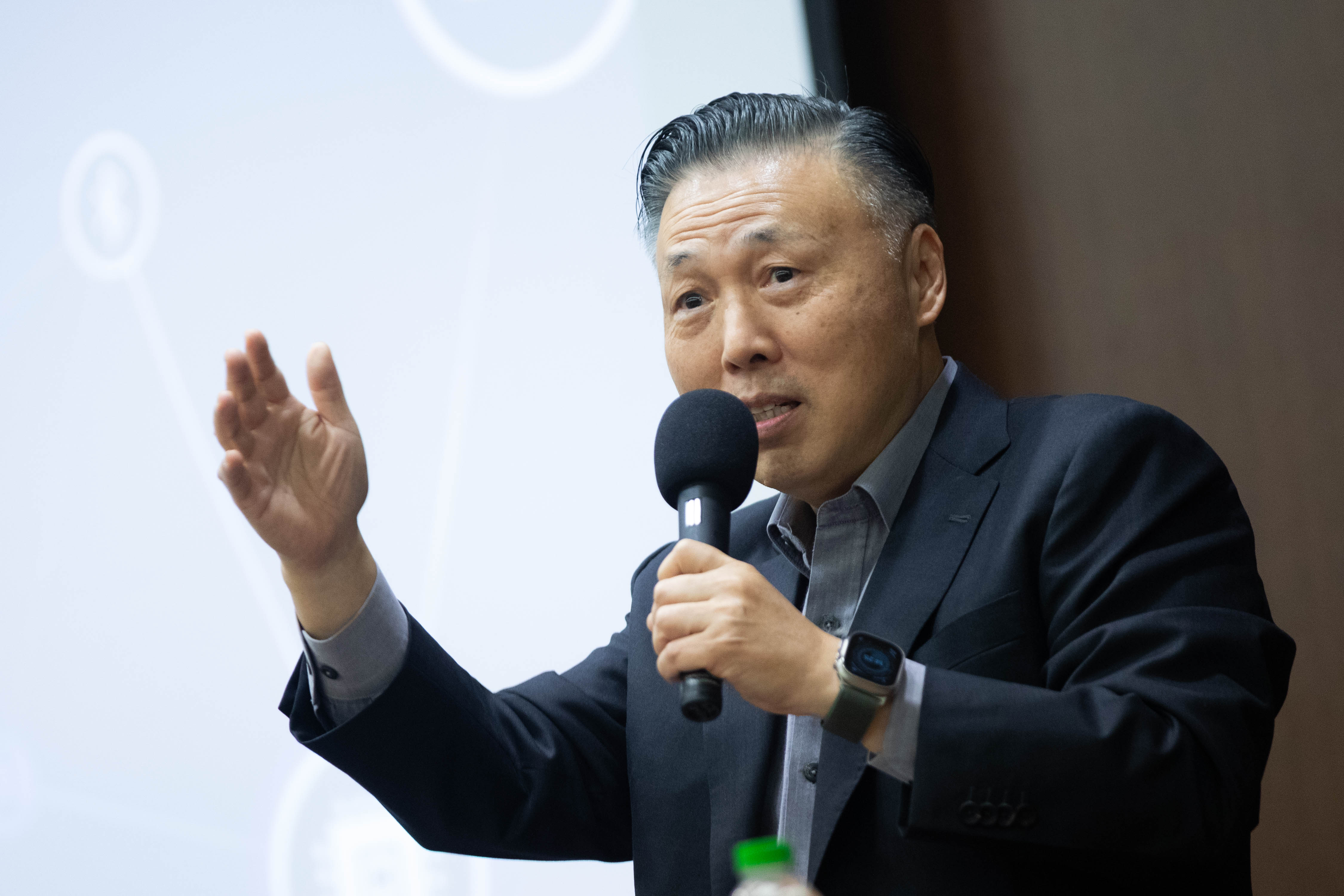 吳田玉肯定政府正視半導體人才短缺問題，並加速培育半導體人才。（日月光提供）