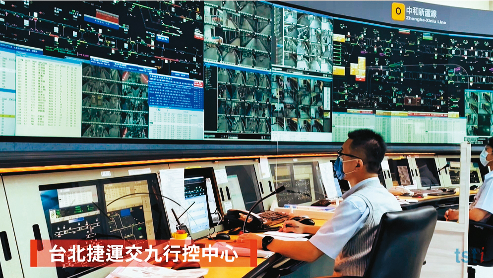 北捷行控中心除掌控列車安全外,遇到遭註記人員進站也會通知站務人員。(翻攝大世科伸波通訊與北捷合作YouTube)