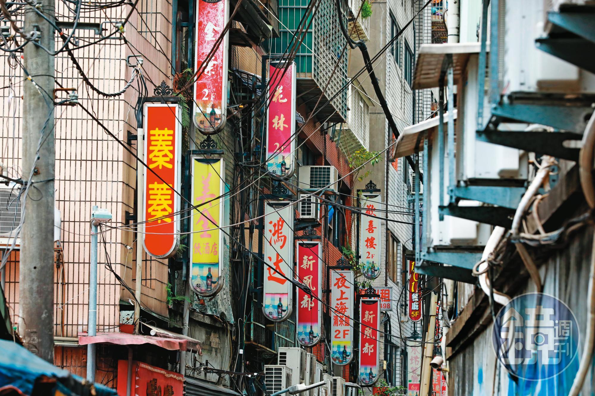萬華阿公店因疫情生意受挫,當地角頭轉往與其他幫派合作,共謀危老都更賺取更大利益。示意畫面。(資料照片)