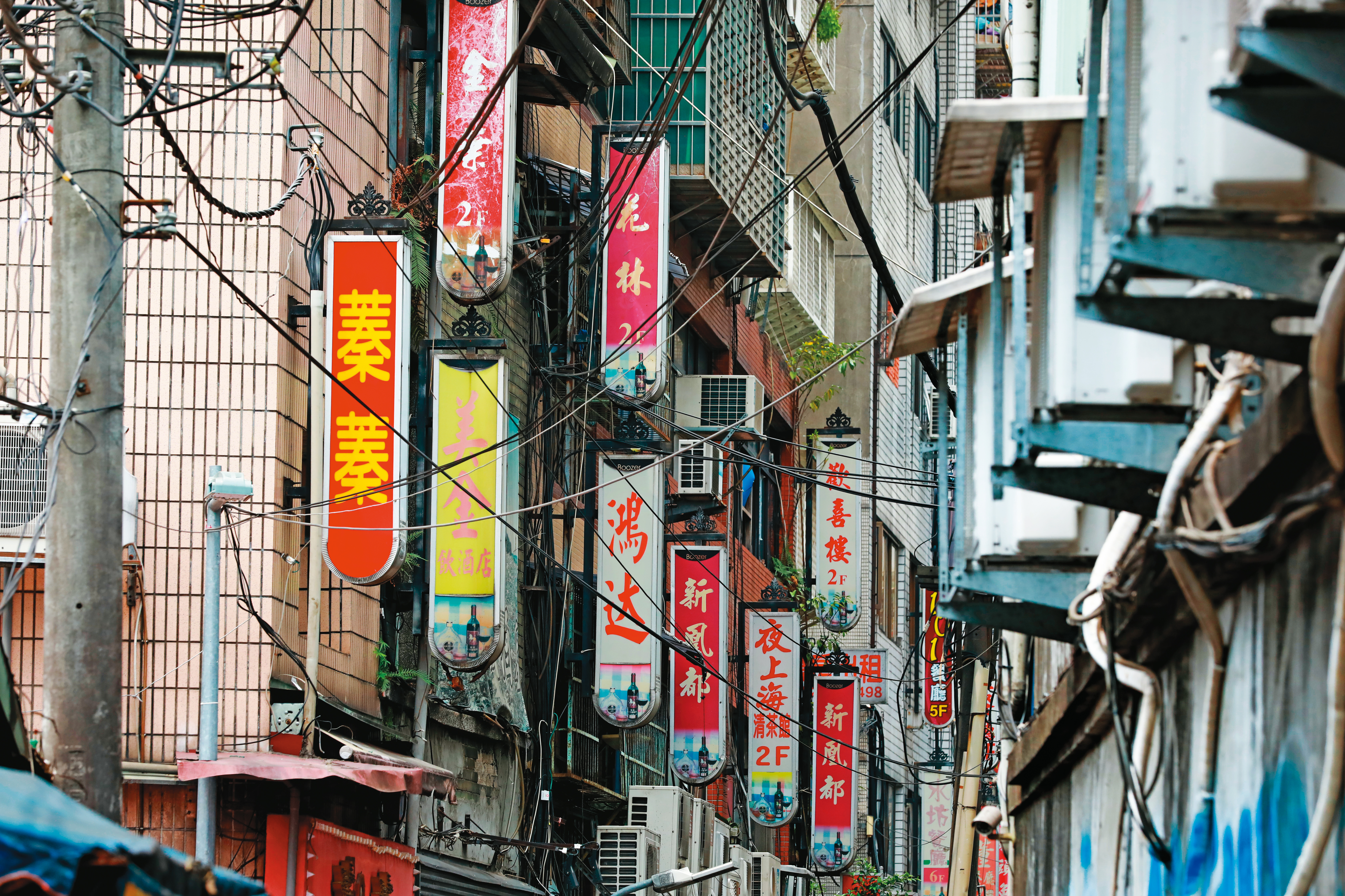 萬華阿公店因疫情生意受挫，當地角頭轉往與其他幫派合作，共謀危老都更賺取更大利益。示意畫面。（資料照片）