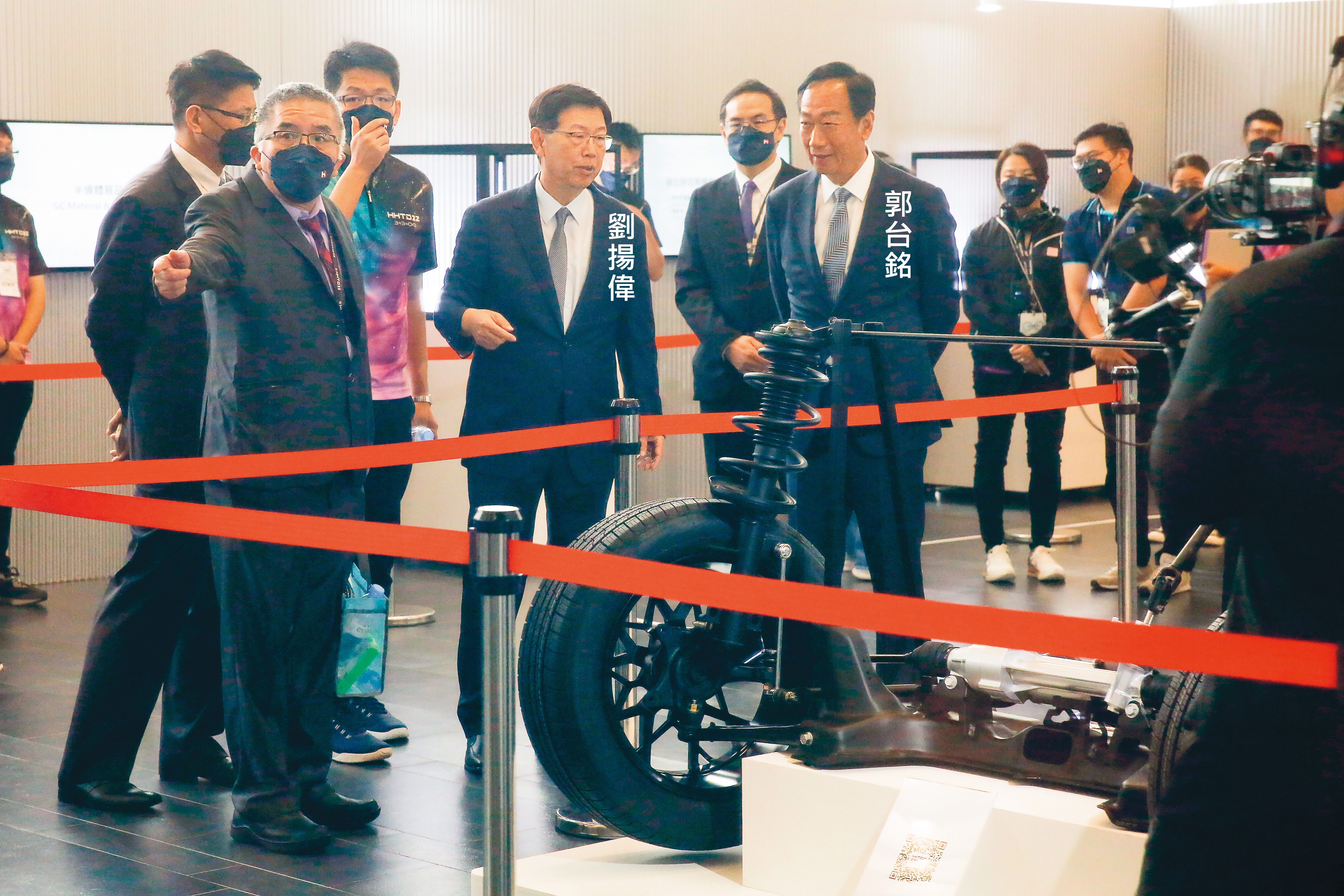 鴻海科技日正好是鴻海創辦人郭台銘生日，當天以神祕嘉賓身分出席，在劉揚偉陪同下，了解電動車開發成果。