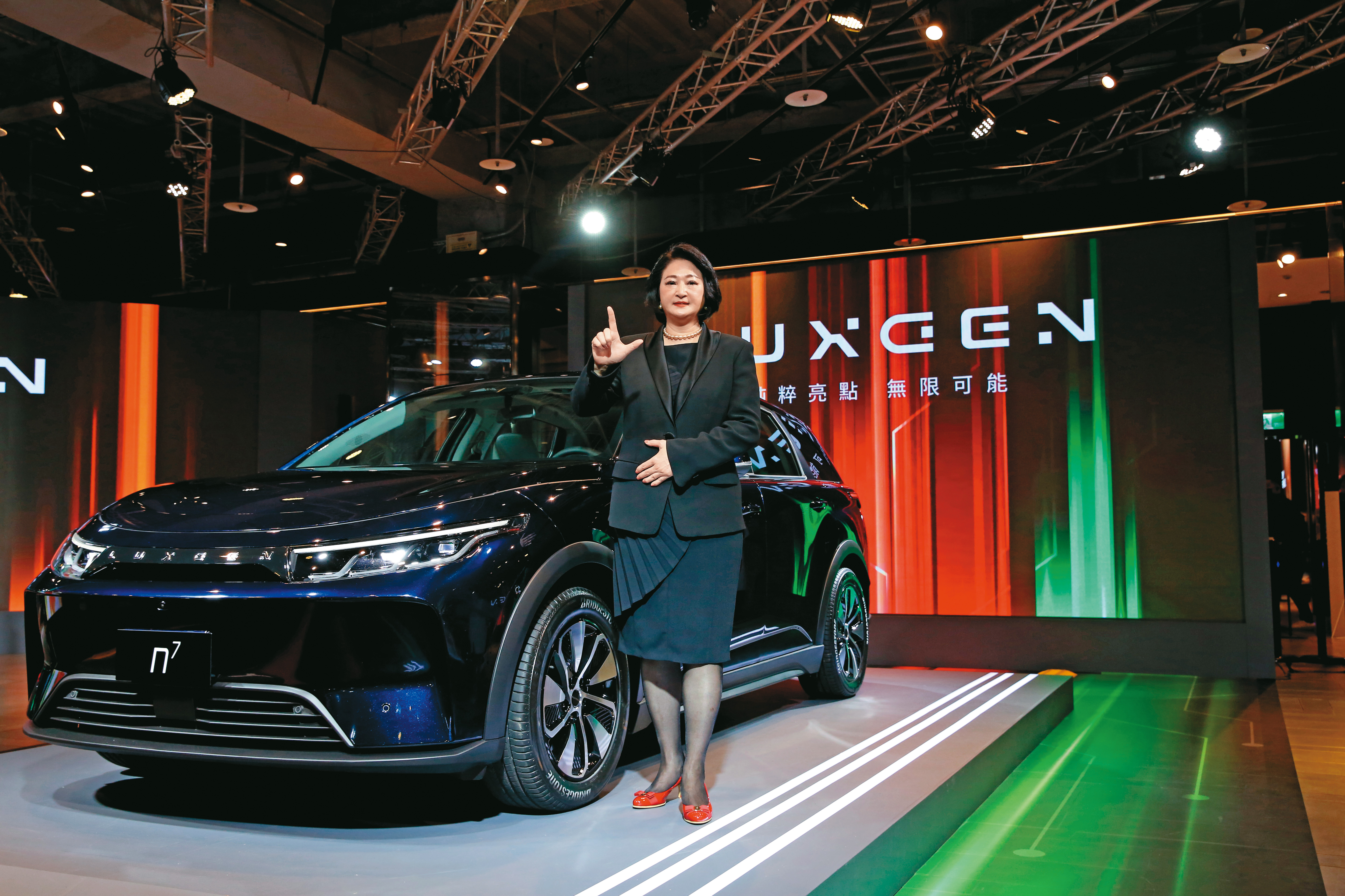 裕隆集團執行長嚴陳莉蓮是鴻海進軍電動車的重要夥伴，由鴻華先進設計的首台電動車LUXGEN n7，將於明年第4季開賣。