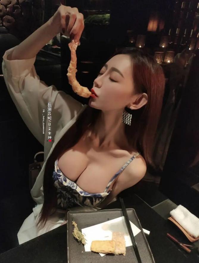 長瀨昆妮在IG貼上吃大蝦照片，表情陶醉。（翻攝IG @hou_queenie）