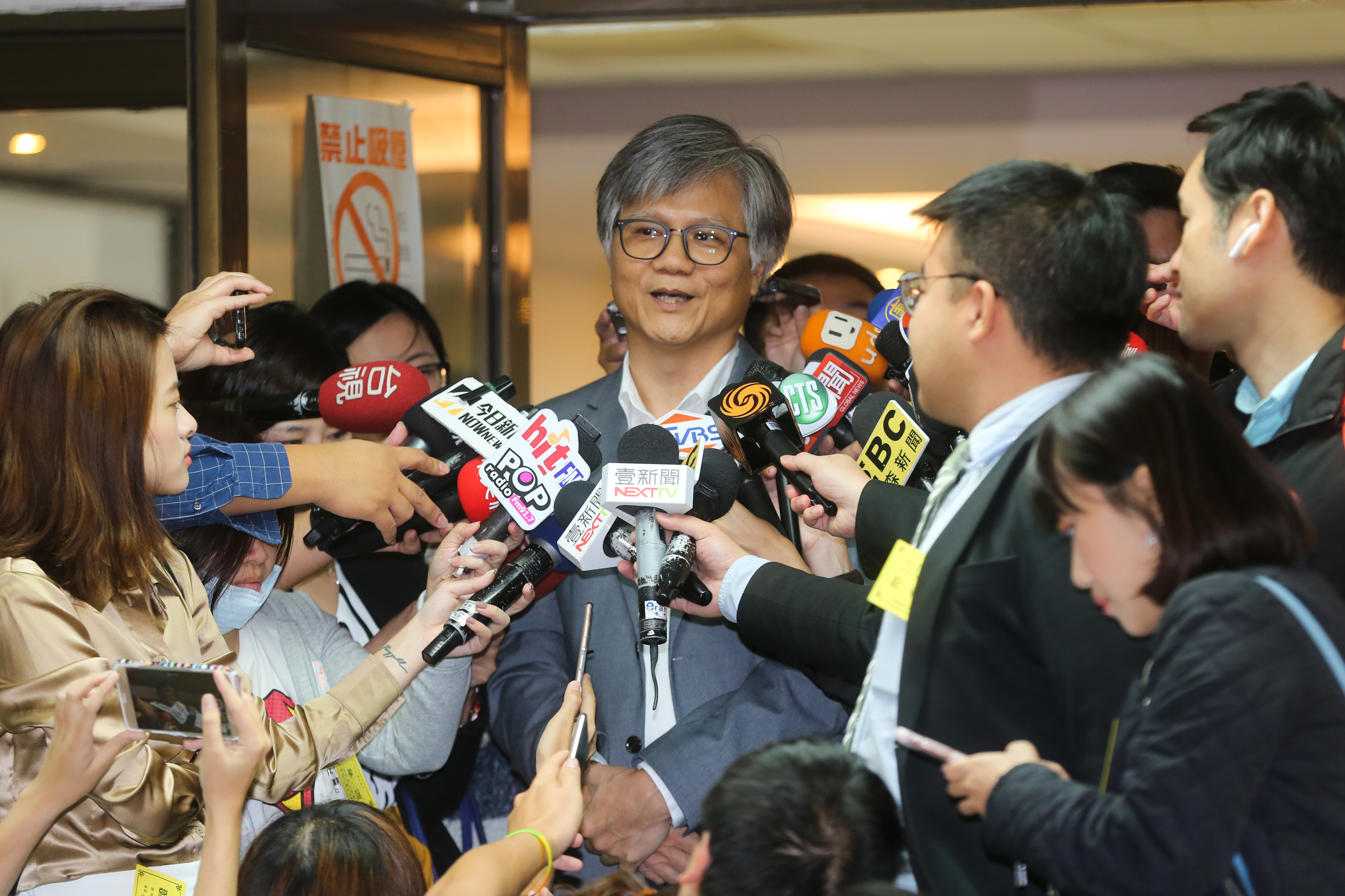 吳蕚洋上次參選台北市長,因推廣蜂蜜檸檬、在辯論會高歌而爆紅。(本刊資料照)