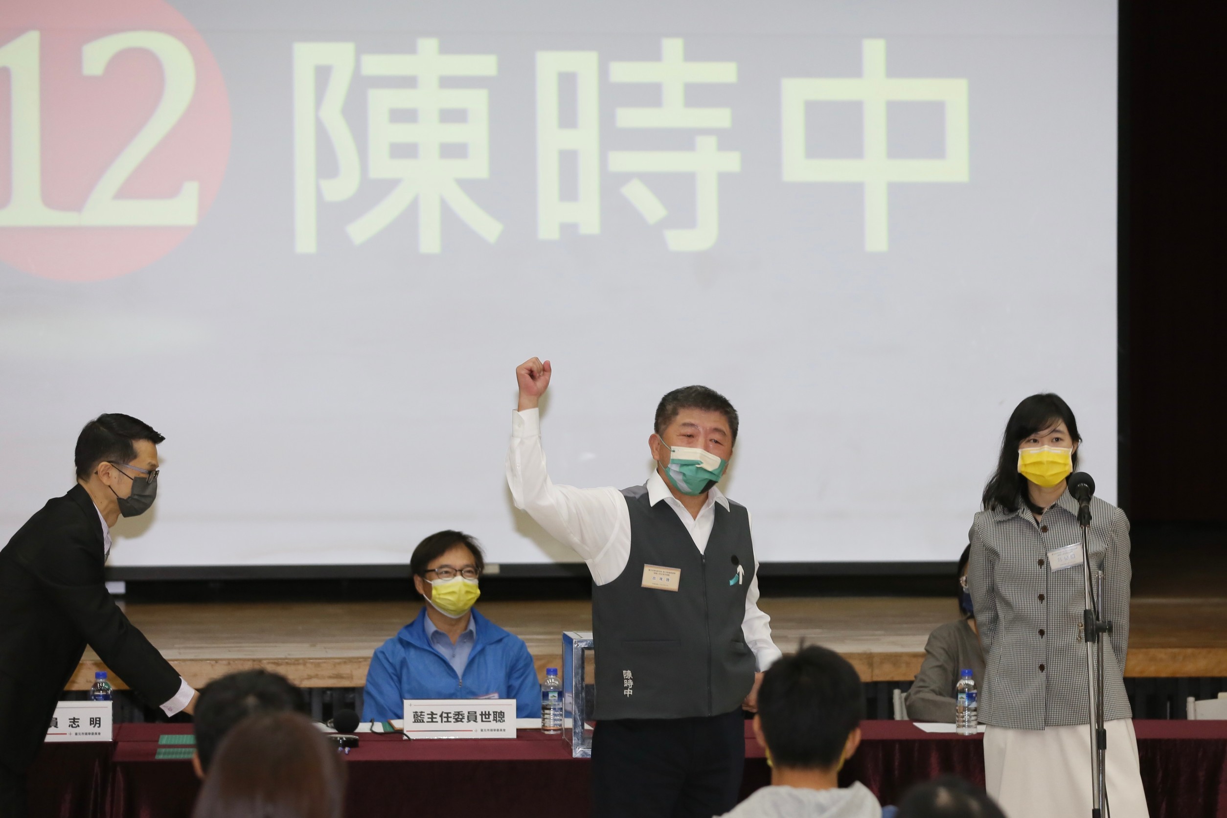 台北市長候選人今進行號次抽籤，其中民進黨候選人陳時中抽到第12號。