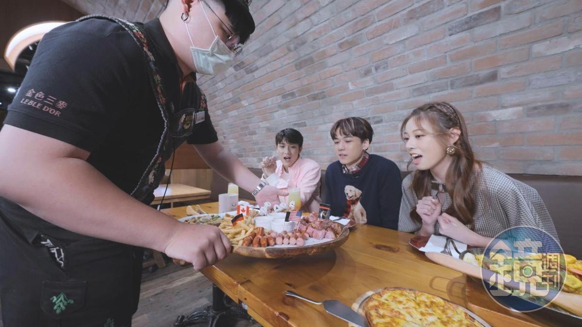 周祖安、Nelson與林雅萱3人到進金色三麥吃晚餐。