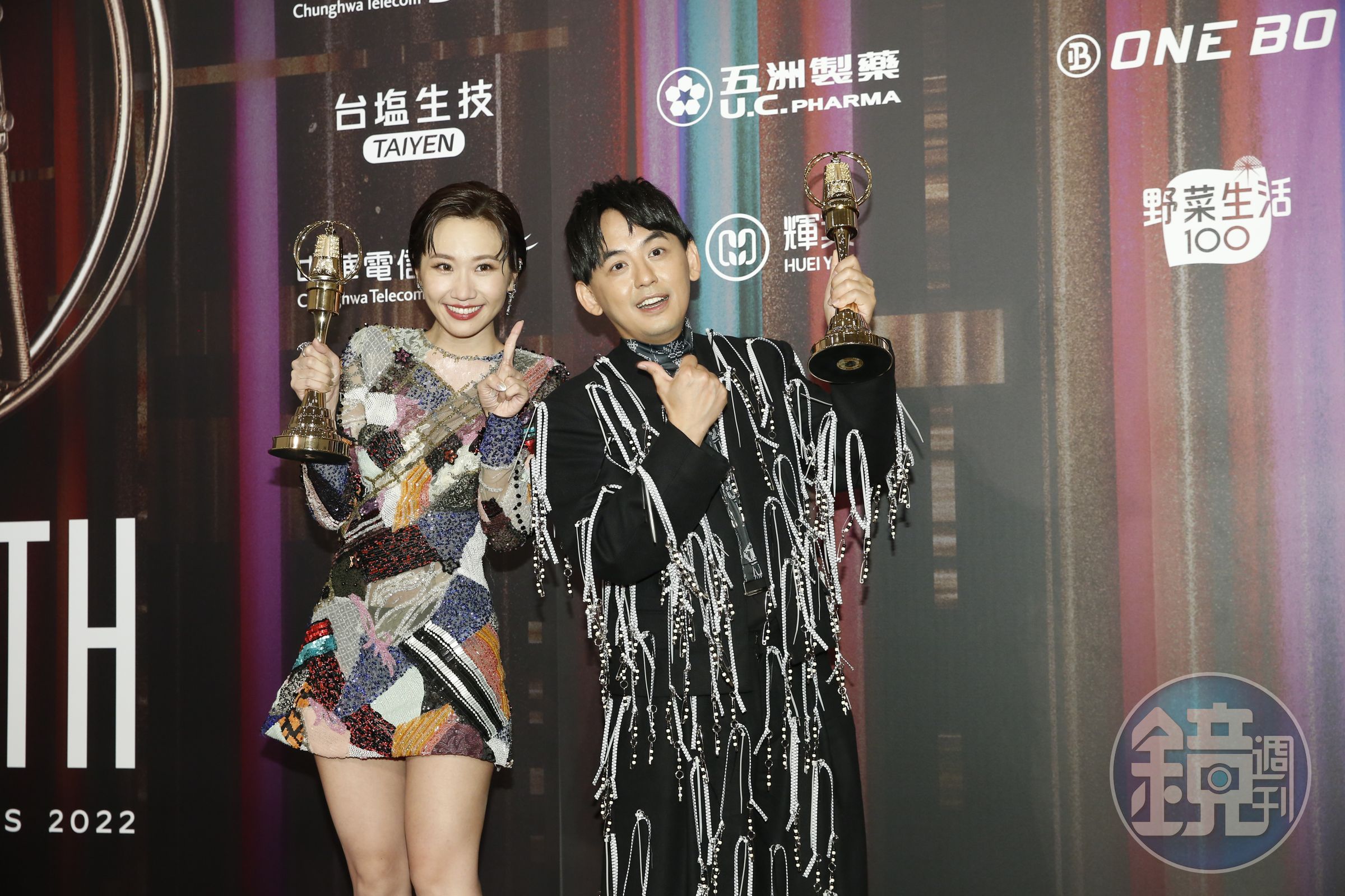 Lulu（左）、黃子佼主持《婚禮歌手》以一票之差擊敗小S主持的《熙娣想聊》。