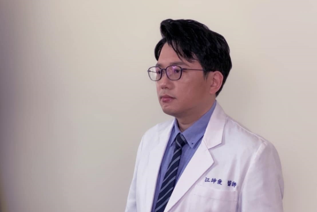 江坤俊昨晚分享遇到臨床個案的故事，他感嘆直呼「我一直都覺得如果我再努力一點就能改變些什麼」。（翻攝自江坤俊臉書）