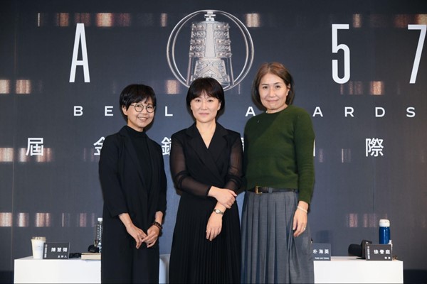 陳慧翎(左起)與朴海英、徐譽庭對談交流台韓戲劇製作環境,也鼓勵想當編劇的年輕人多多累積生活歷練。(三立電視台提供)