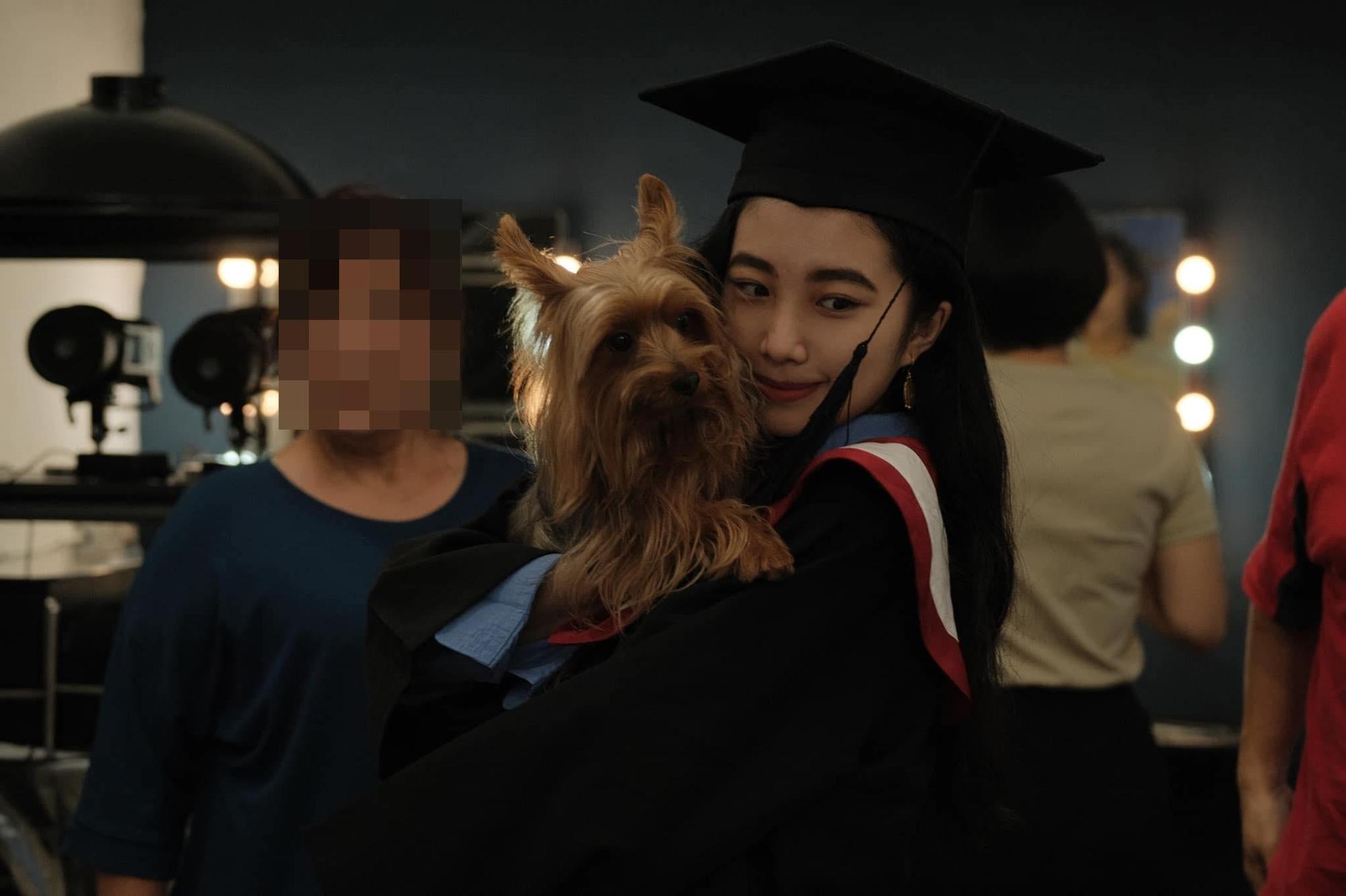 陳皓寧就讀世新大學口語傳播暨社群媒體學系，未戴口罩的她被鄉民點評長得有點像雞排妹。（翻攝陳皓寧臉書）