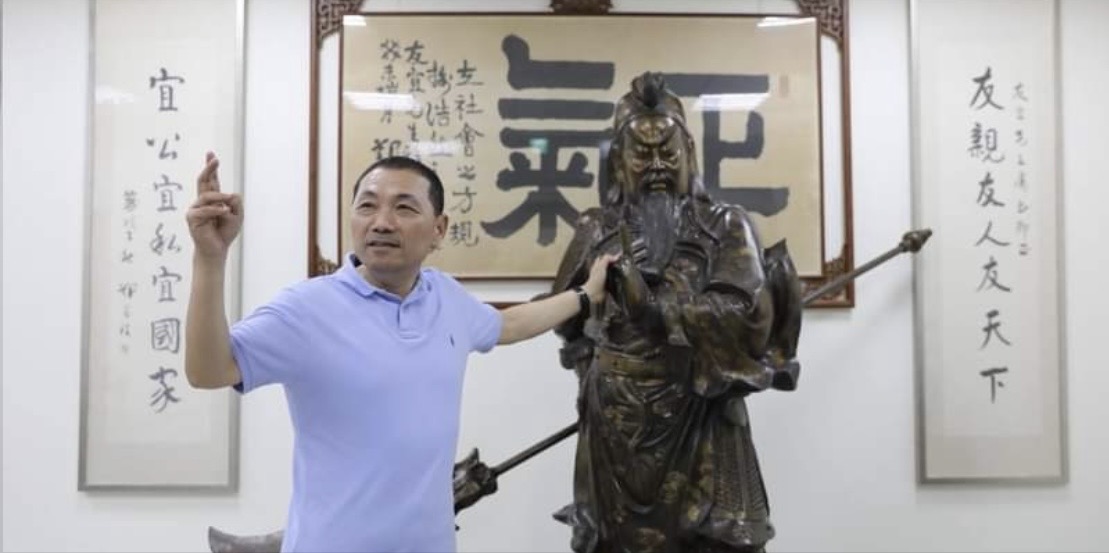 侯友宜和關公。(翻攝畫面)