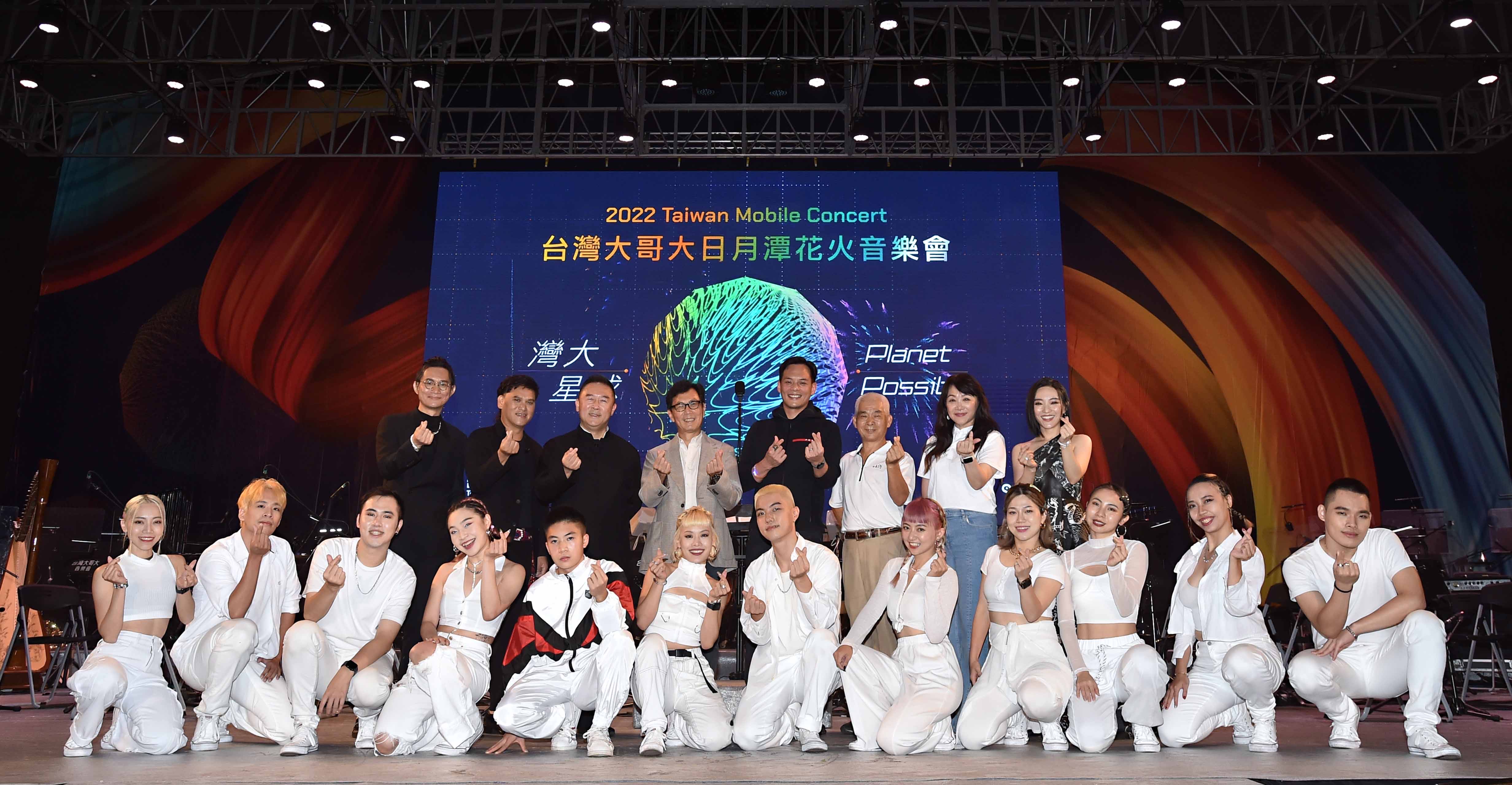 蔡明忠緊盯國際情勢與集團營運新策，定調日月潭花火音樂會以「祈福」主題登場。（台灣大提供）