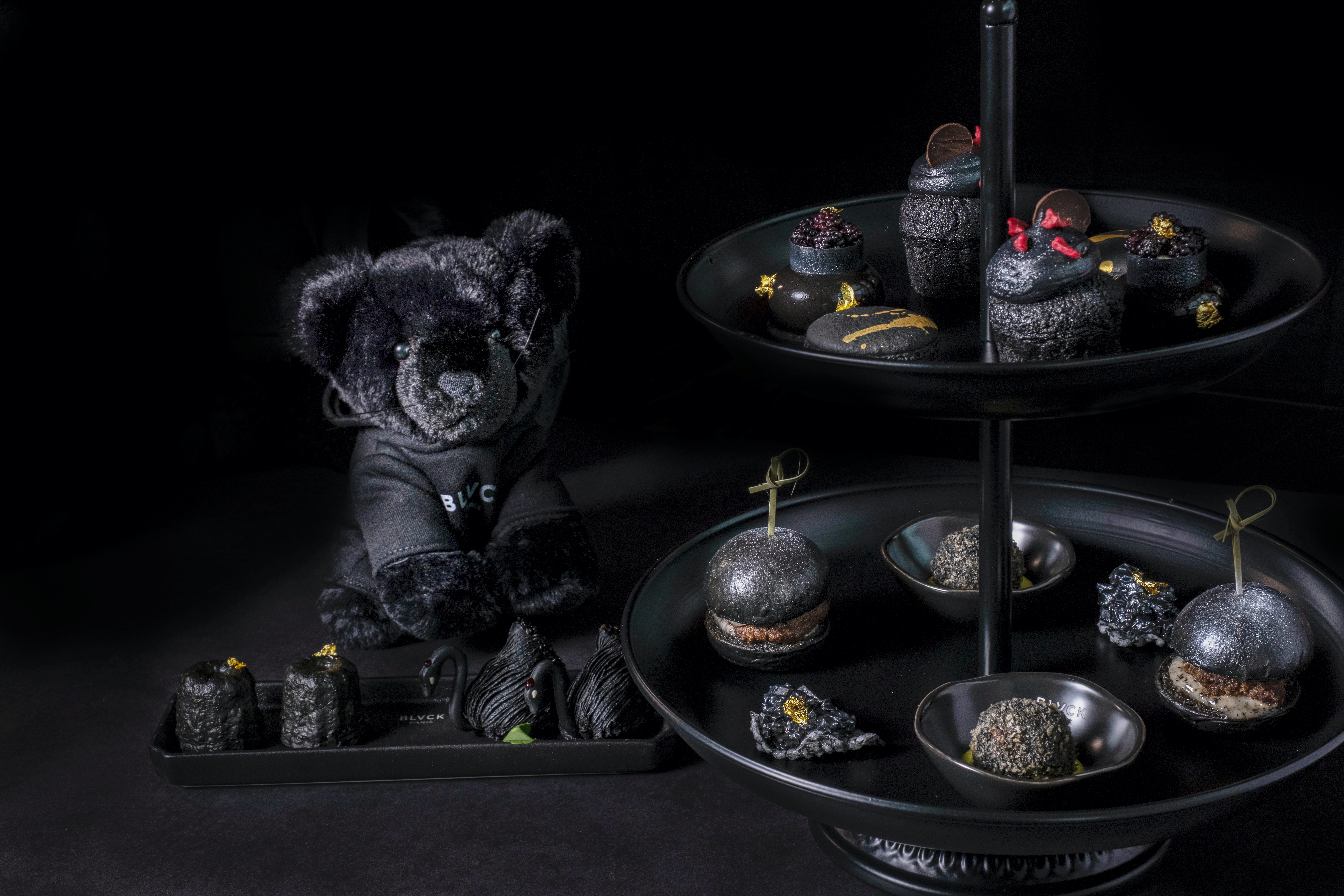 台北W飯店「WOOTEI午茶」攜手BLVCK跨界打造食尚下午茶。（台北W飯店提供）