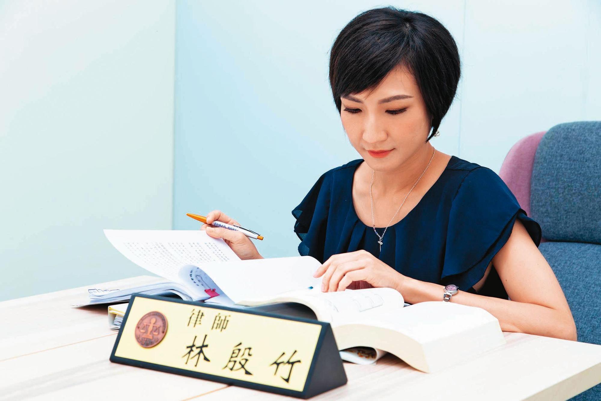 律師林殷竹7月間在臉書貼文指有法官婚外情後，梁姓男法官即表示欲談和解。（翻攝嘉殷法律事務所臉書）