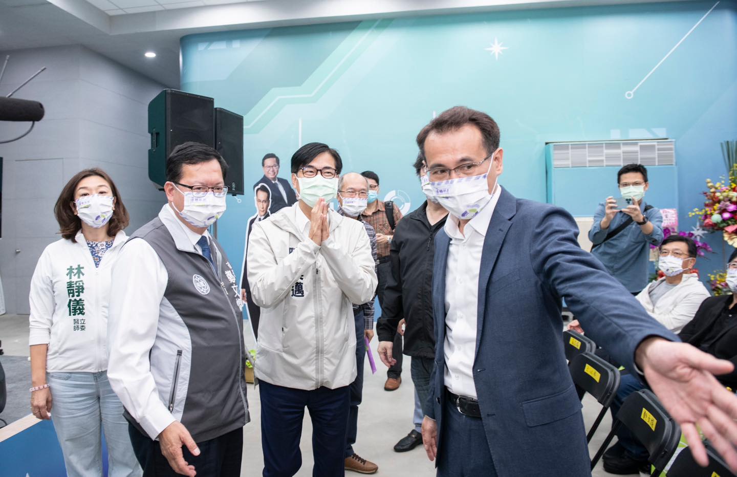 鄭運鵬（右起）昨辦「醫界暨六師後援會成立大會」，陳其邁、鄭文燦、林靜儀到場力挺。（翻攝自鄭運鵬臉書）