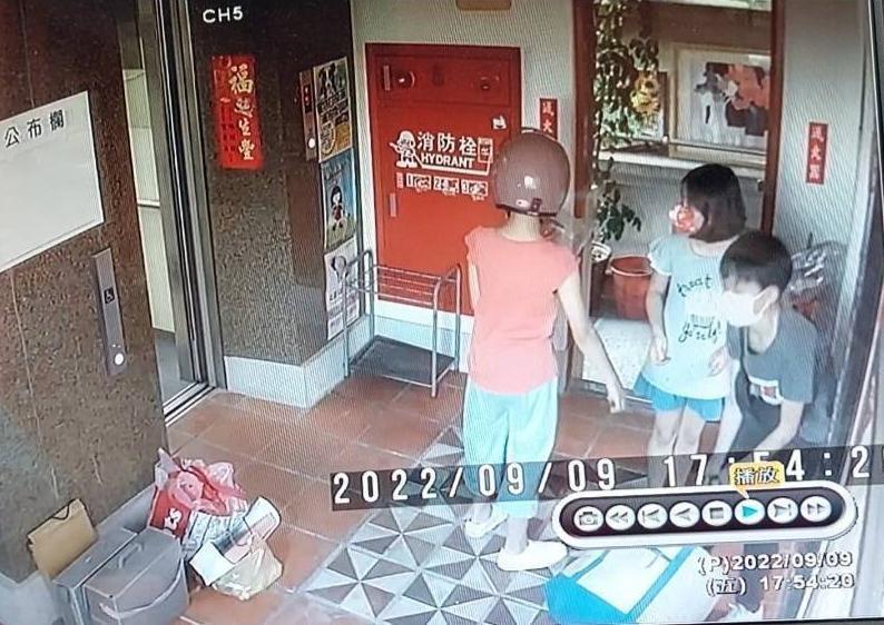 A小姐指控,中和廟美里曾姓里長家族,於今年中秋節私自進入區公所第二辦公室烤肉。