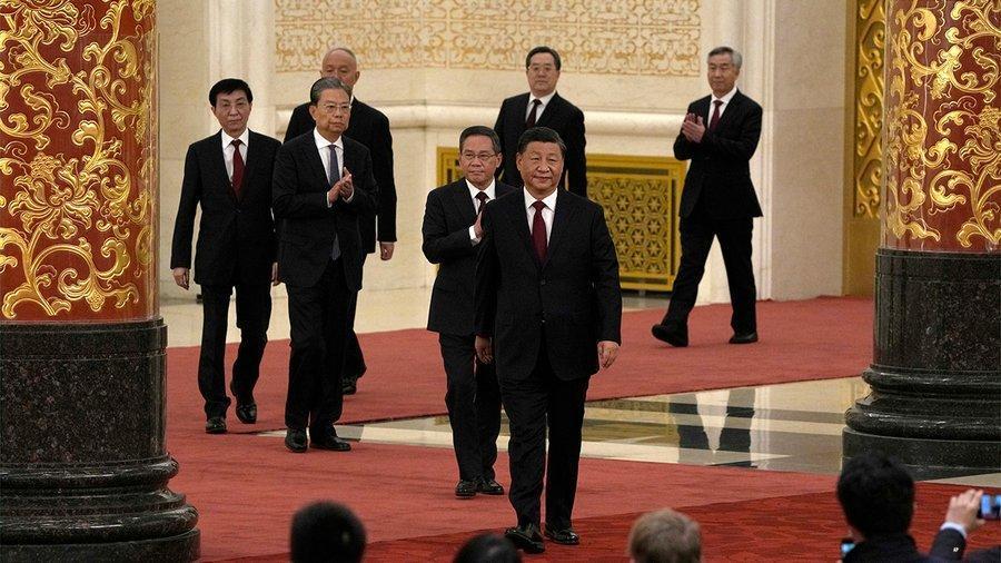 習近平被評「大權獨攬超乎預期」，習家軍占滿權力核心「會奪取台灣嗎？」。（翻自《美國之音》）