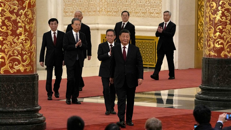 習近平被評「大權獨攬超乎預期」，習家軍占滿權力核心「會奪取台灣嗎？」。（翻自《美國之音》）