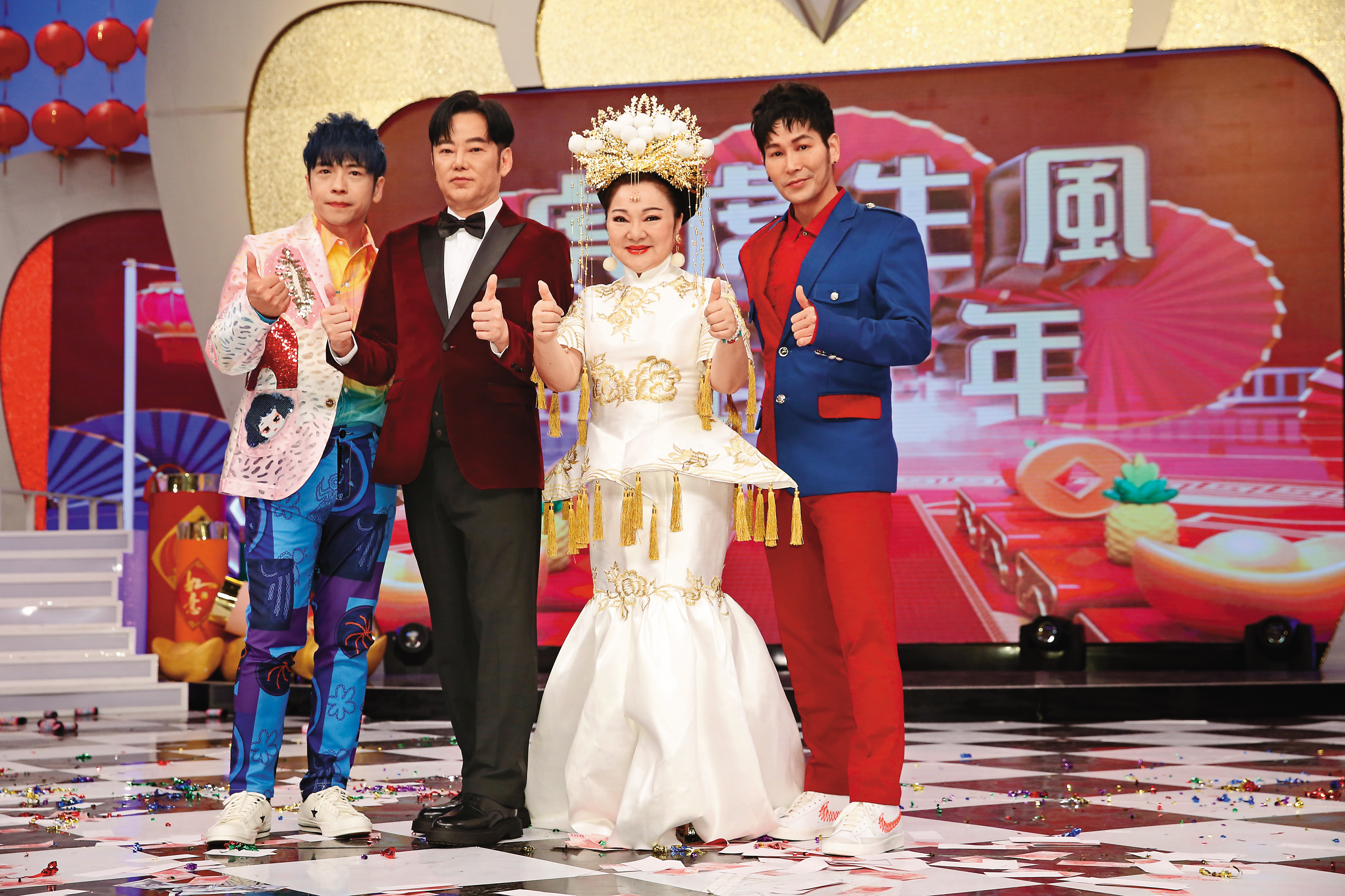 白冰冰(右二)、陽帆(左二)主持的《我愛冰冰Show》,傳出欠下數千萬元音樂版權費,節目可能收攤。右一為阿文、左一為東諺。