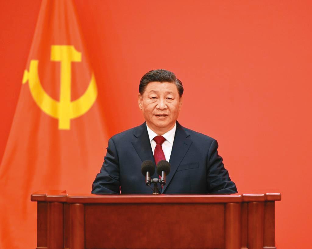 中國一名老師在開班會時口誤，要學生看「習近平追悼會」，還規定要拍照上傳證明。（翻攝央視Twitter）