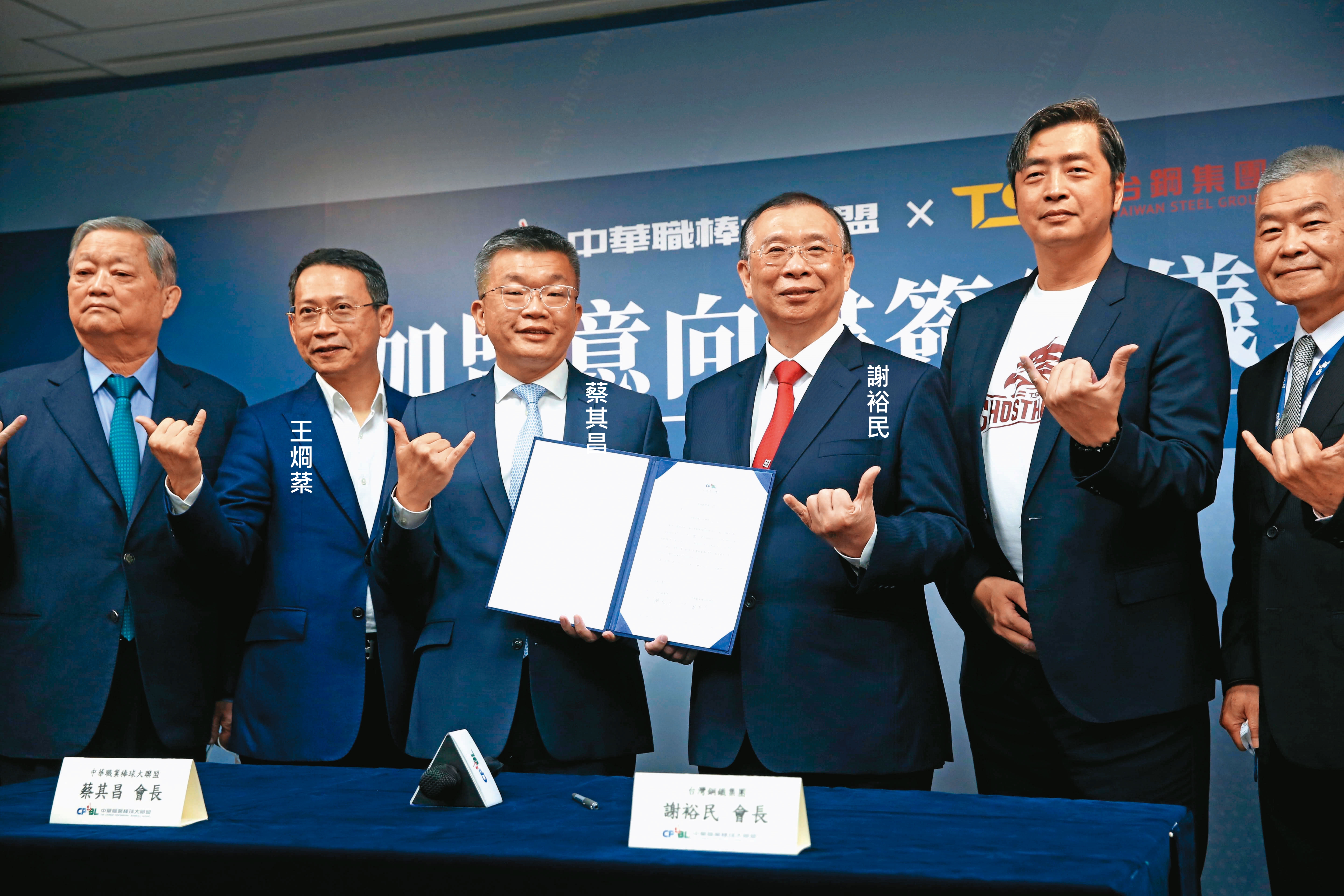 台鋼今年宣布成立中職第6隊，謝裕民笑說完全是意外。