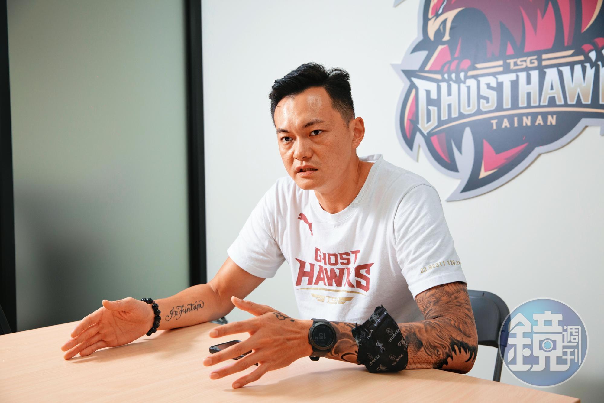 台鋼籃球獵鷹隊長吳岱豪是黃金世代,負責整合、帶動年輕球員。