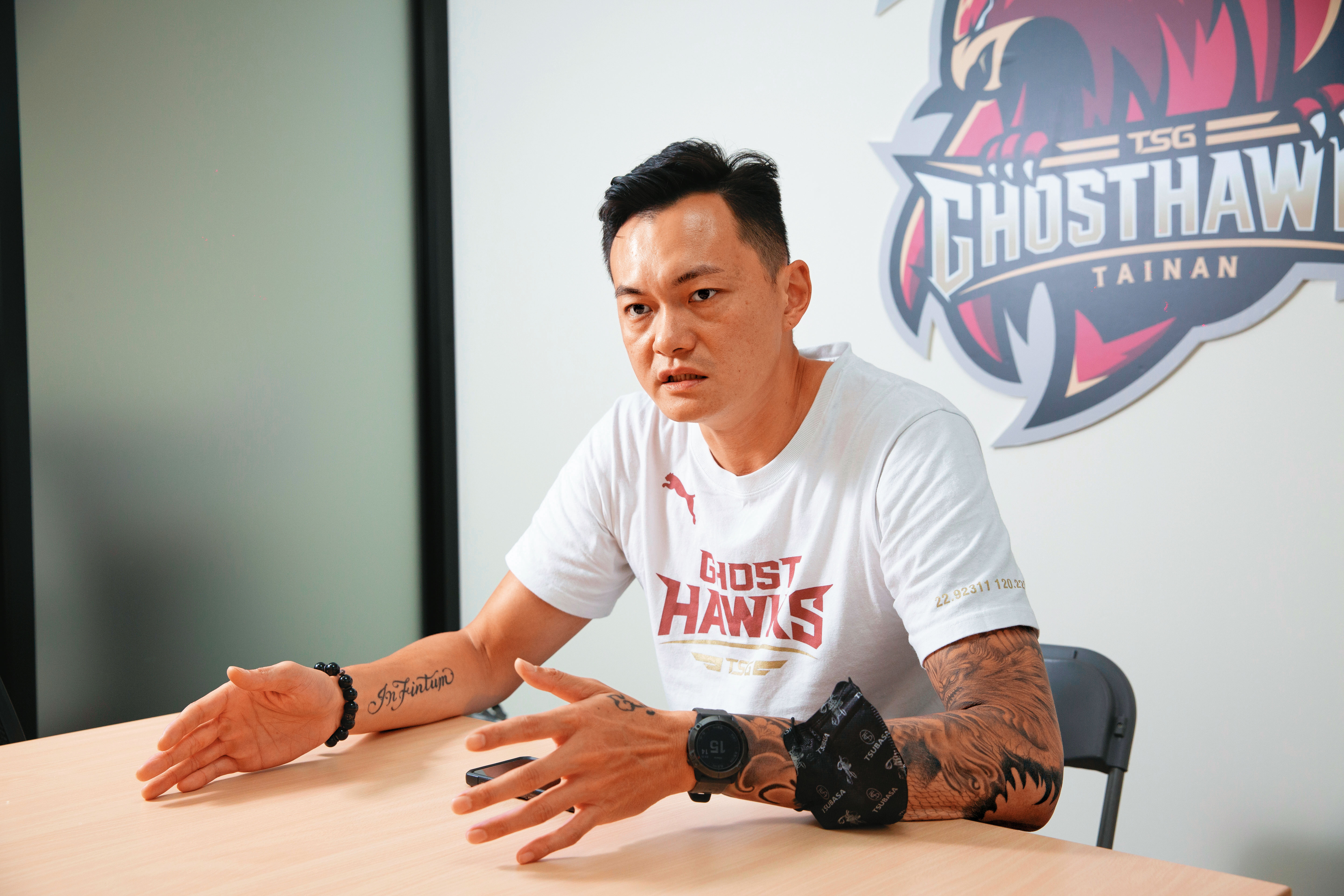 台鋼籃球獵鷹隊長吳岱豪是黃金世代,負責整合、帶動年輕球員。