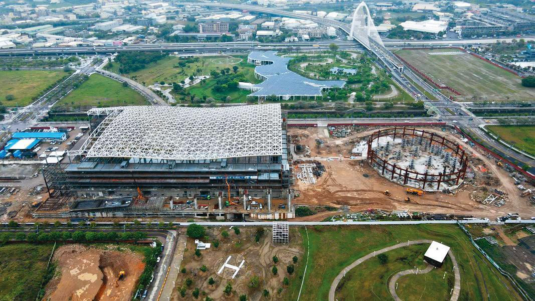 總統蔡英文替蔡其昌站台時提及，台中換黨執政後缺乏重大建設，水湳會展中心經過4年仍未完工。（翻攝台中市政府官網）