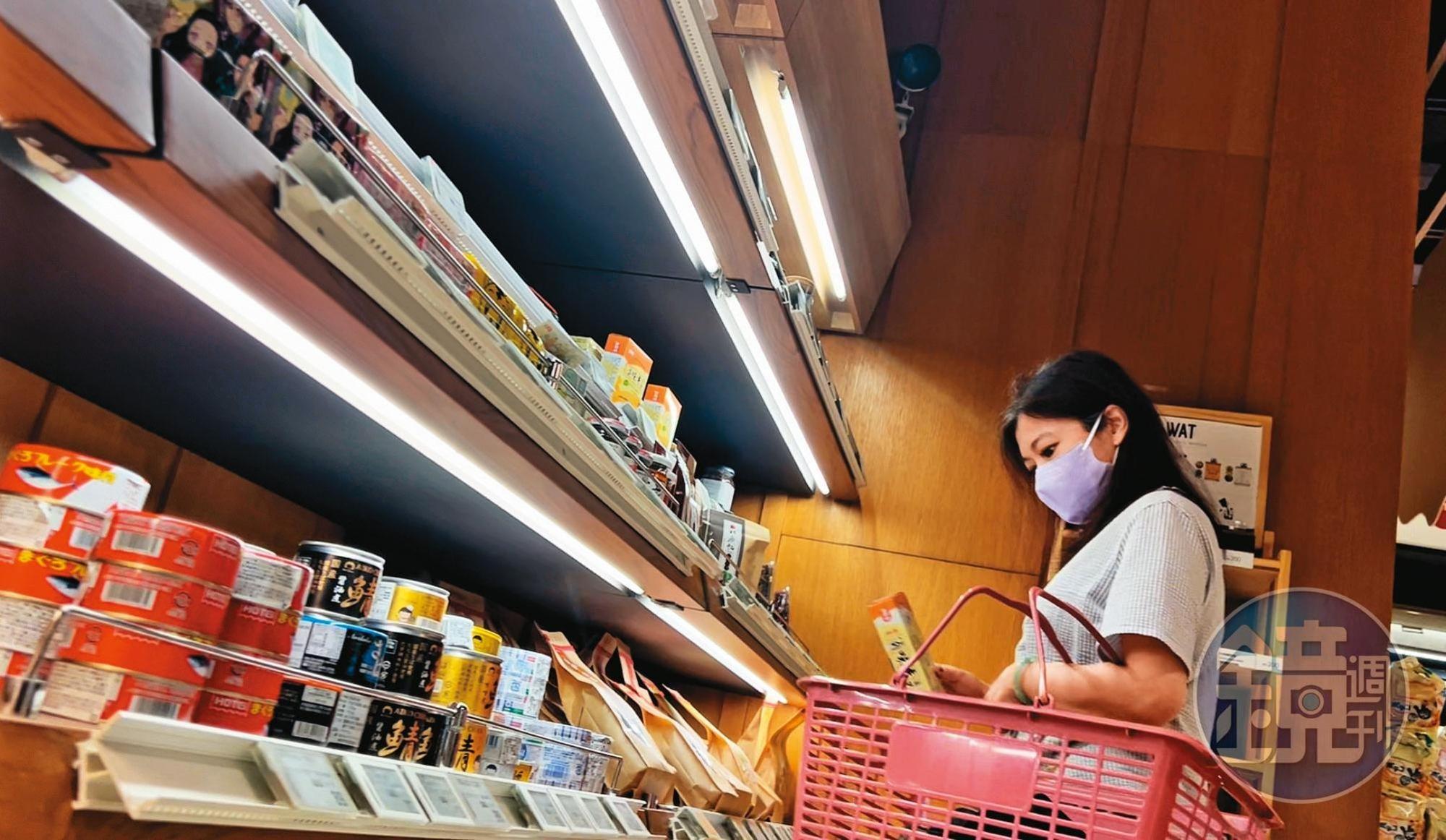 9月12日16時58分結束短暫約會後，游淑慧又到超市買食材回內湖大樓，準備大展廚藝。