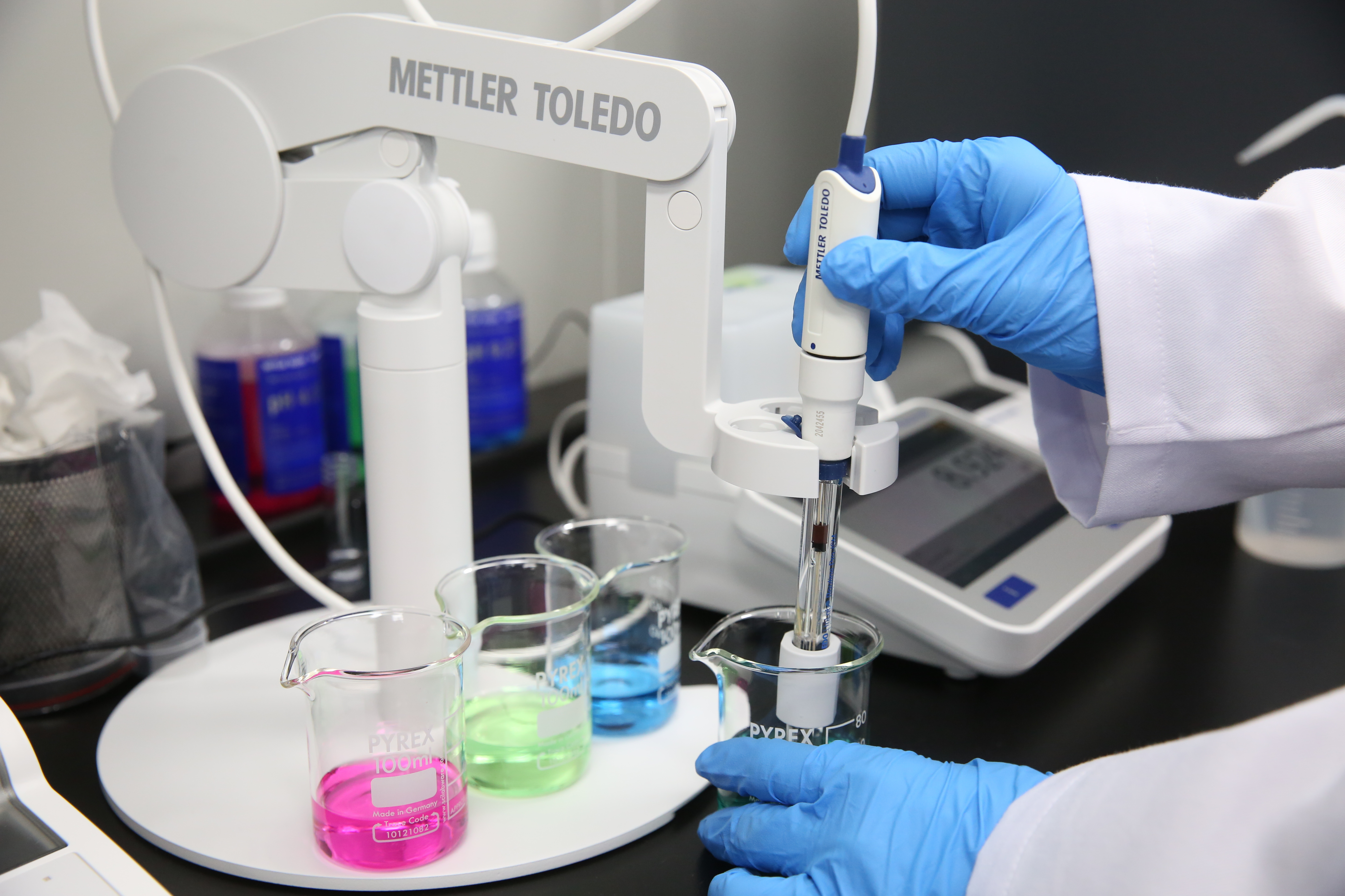 基龍米克斯率先與NGS基因定序龍頭illumina展開合作，針對癌症病患提供最全面的癌症基因篩檢服務。