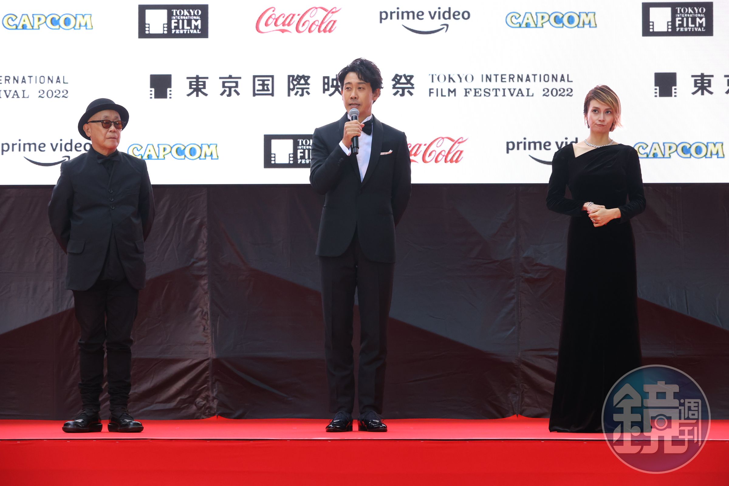 大泉洋（中）、柴崎幸（右）以廣木隆一（左）導演新作《月之圓缺》打頭陣現身紅毯。（東京國際影展提供）