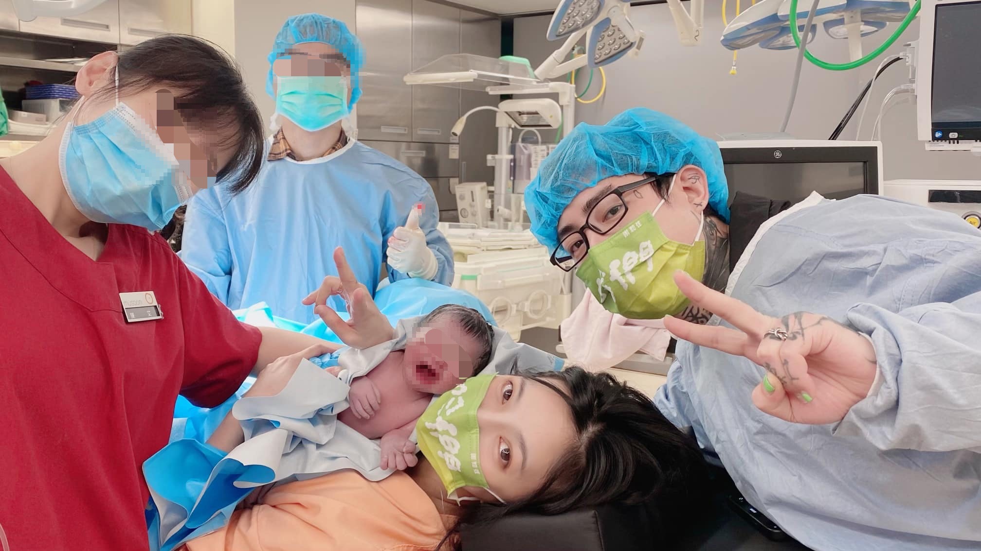 謝和弦和老婆陳緗妮（莉婭）在臉書曬出一家三口的幸福合照。（翻攝自陳緗妮 Xiangni臉書）